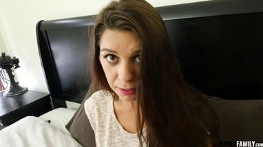 Очаровательная телка с упругими дойками любит трахаться раком